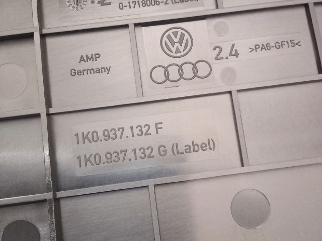 bontott VW TIGUAN Biztosítéktábla Fedél