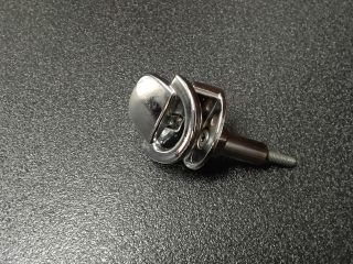 bontott VW TIGUAN Csomagrögzítő