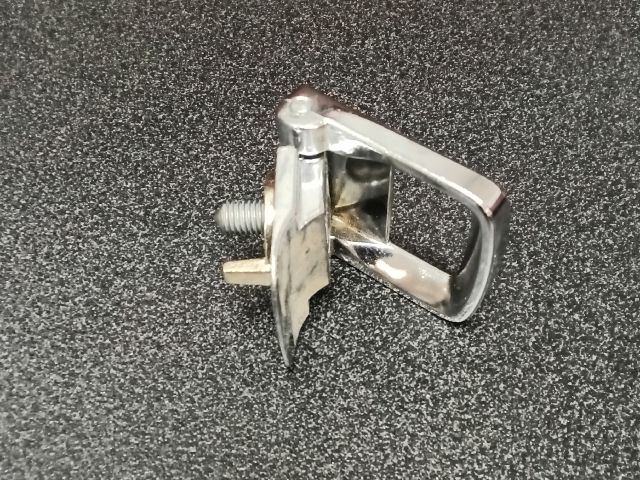 bontott VW TIGUAN Csomagrögzítő