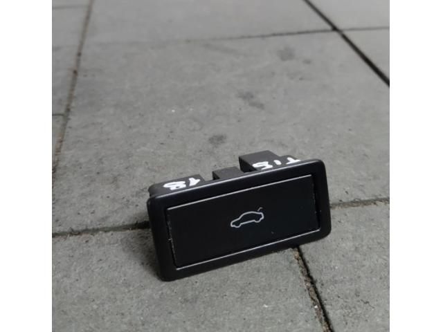 bontott VW TIGUAN Csomagtér Nyitó Kar / Gomb