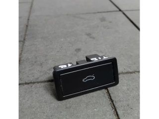 bontott VW TIGUAN Csomagtér Nyitó Kar / Gomb