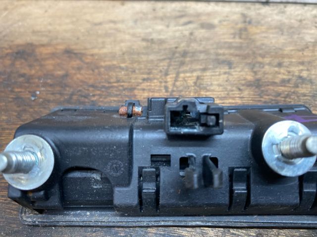 bontott VW TIGUAN Csomagtér Nyitó Kar / Gomb