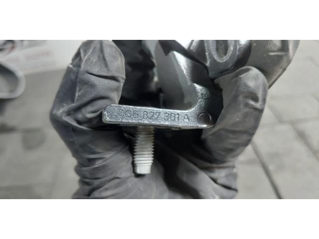 bontott VW TIGUAN Csomagtérajtó Bal Zsanér