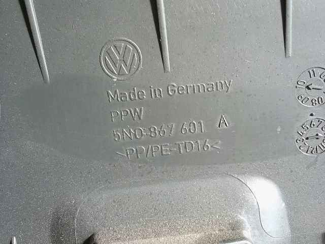 bontott VW TIGUAN Csomagtérajtó Burkolat Alsó