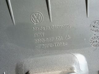 bontott VW TIGUAN Csomagtérajtó Burkolat Alsó