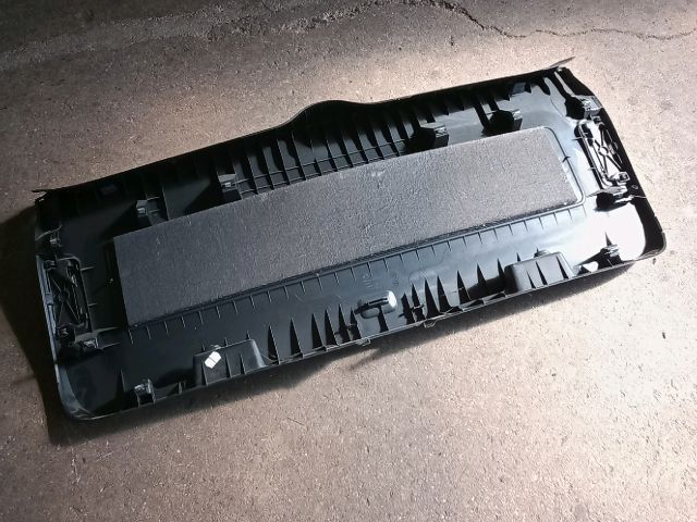 bontott VW TIGUAN Csomagtérajtó Burkolat Alsó