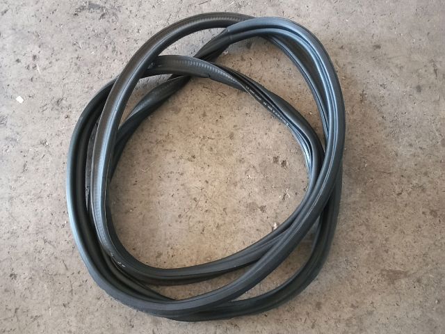 bontott VW TIGUAN Csomagtérajtó Gumikéder