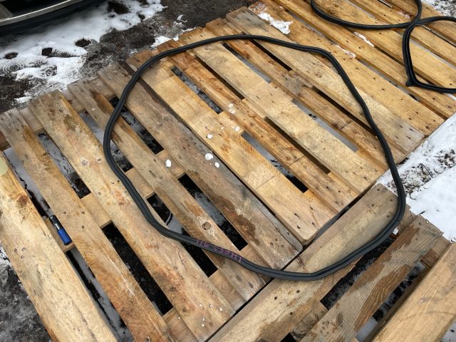 bontott VW TIGUAN Csomagtérajtó Gumikéder