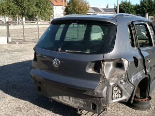 bontott VW TIGUAN Csomagtérajtó (Üres lemez)