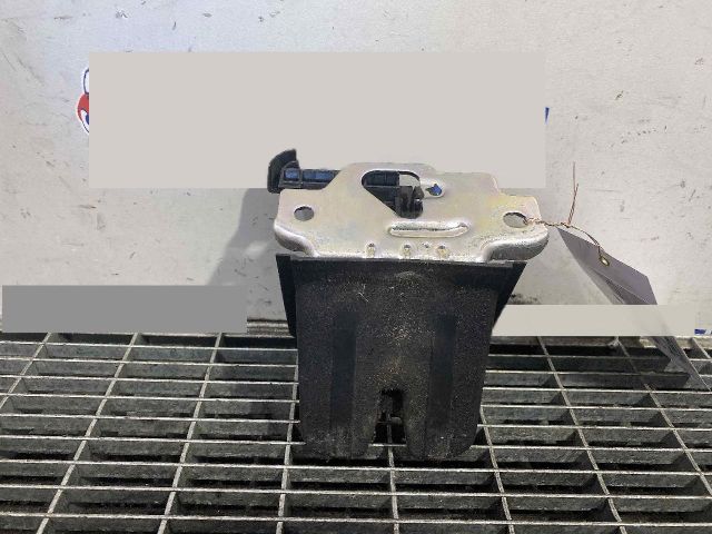 bontott VW TIGUAN Csomagtérajtó Ütköző