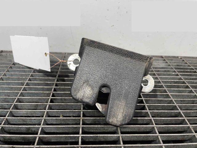 bontott VW TIGUAN Csomagtérajtó Ütköző