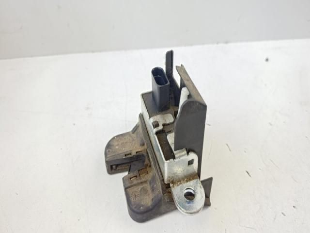 bontott VW TIGUAN Csomagtérajtó Zárszerkezet