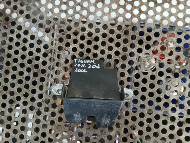 bontott VW TIGUAN Csomagtérajtó Zárszerkezet