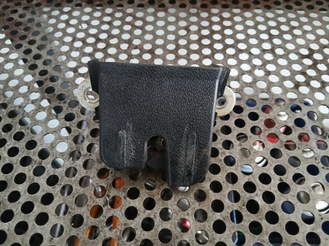 bontott VW TIGUAN Csomagtérajtó Zárszerkezet