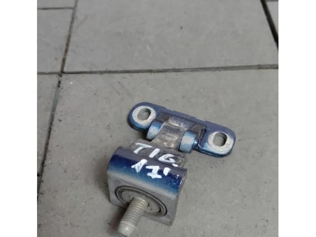 bontott VW TIGUAN Csomagtérajtó Zsanér