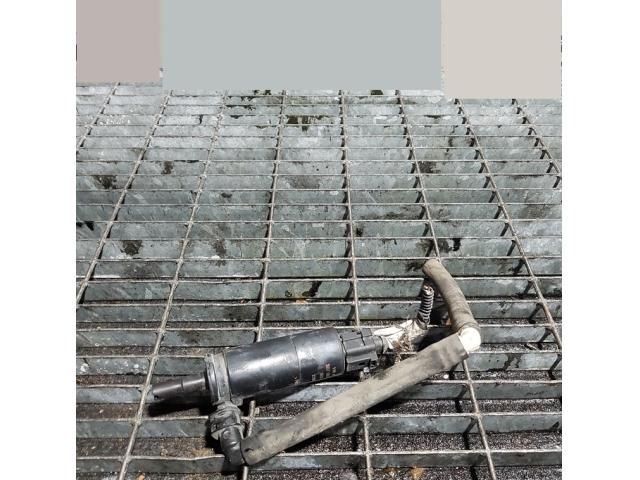 bontott VW TIGUAN Első Ablakmosó Szivattyú