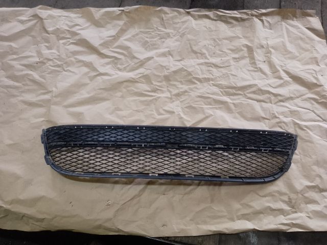 bontott VW TIGUAN Első Lökhárító Alsó Középső Díszrács