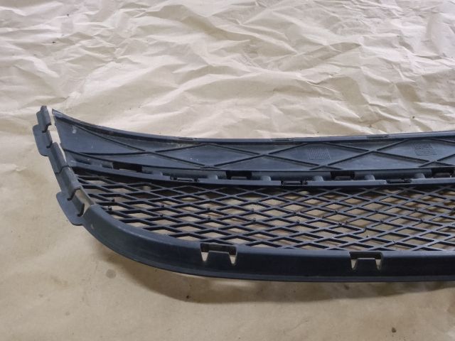 bontott VW TIGUAN Első Lökhárító Alsó Középső Díszrács