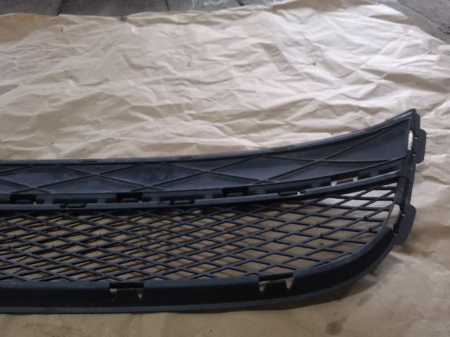 bontott VW TIGUAN Első Lökhárító Alsó Középső Díszrács