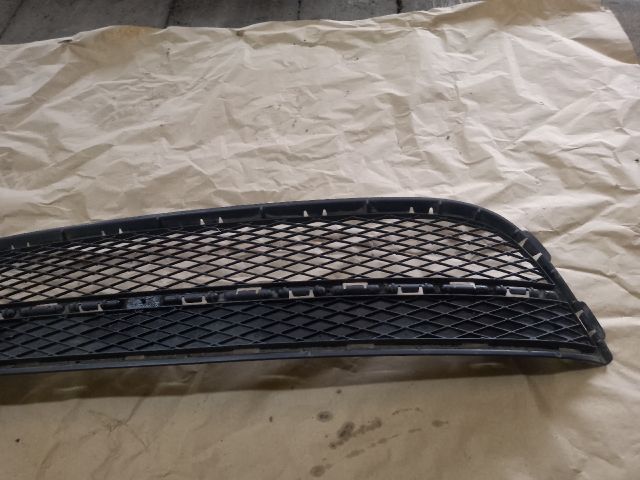 bontott VW TIGUAN Első Lökhárító Alsó Középső Díszrács