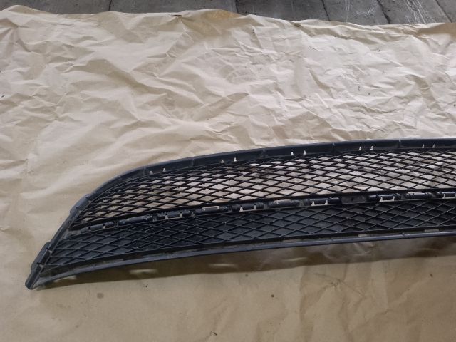 bontott VW TIGUAN Első Lökhárító Alsó Középső Díszrács