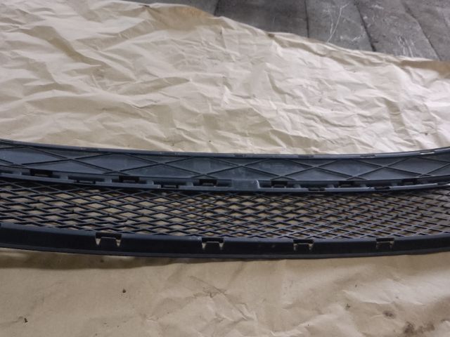 bontott VW TIGUAN Első Lökhárító Alsó Középső Díszrács