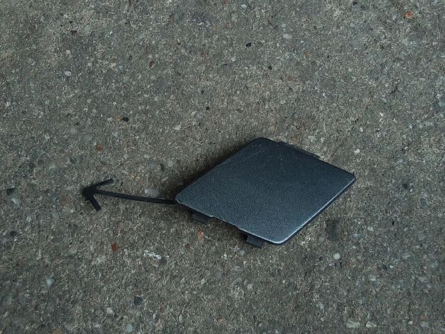 bontott VW TIGUAN Első Vonószem Burkolat