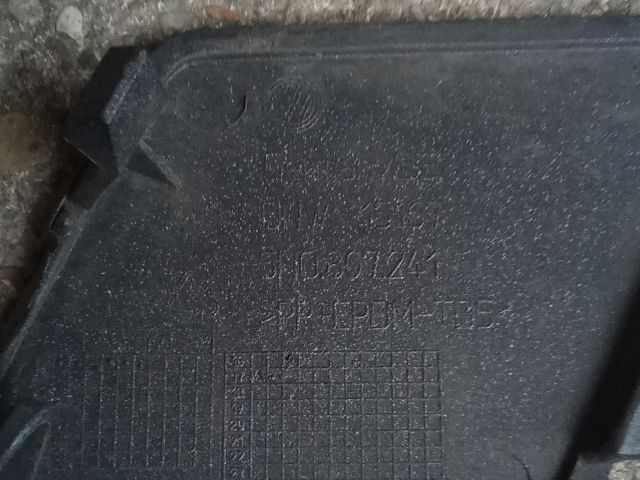 bontott VW TIGUAN Első Vonószem Burkolat