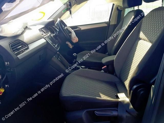 bontott VW TIGUAN Felső Hűtőburkolat