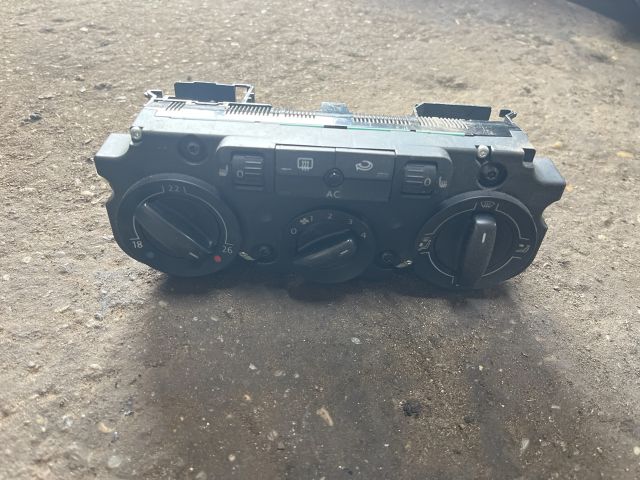 bontott VW TIGUAN Fűtéskapcsoló (digit klímás)