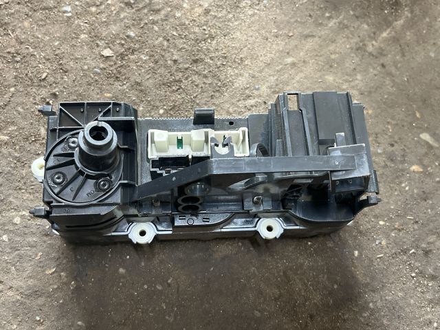 bontott VW TIGUAN Fűtéskapcsoló (digit klímás)