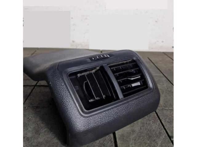 bontott VW TIGUAN Hátsó középső Szellőző