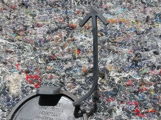 bontott VW TIGUAN Hátsó Vonószem Burkolat