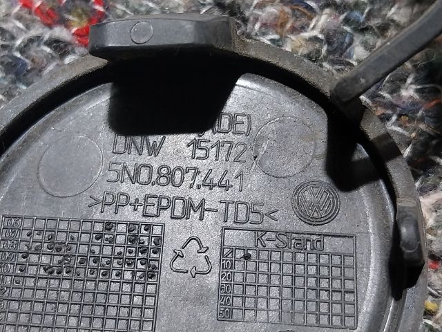 bontott VW TIGUAN Hátsó Vonószem Burkolat