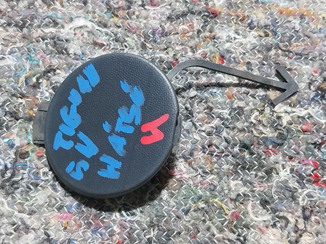 bontott VW TIGUAN Hátsó Vonószem Burkolat