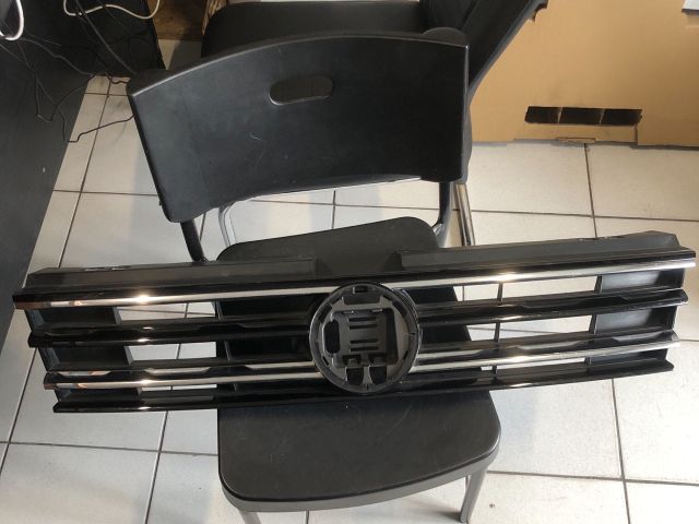 bontott VW TIGUAN Hűtőrács