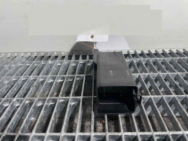 bontott VW TIGUAN Izzító Relé