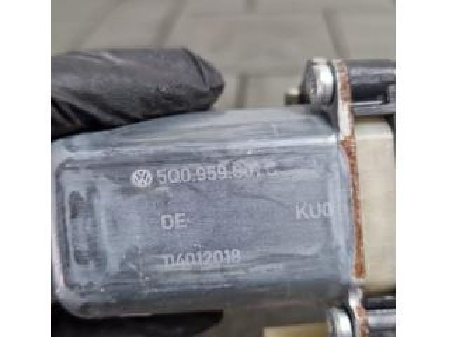 bontott VW TIGUAN Jobb első Ablakemelő Motor