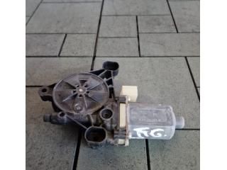 bontott VW TIGUAN Jobb első Ablakemelő Motor