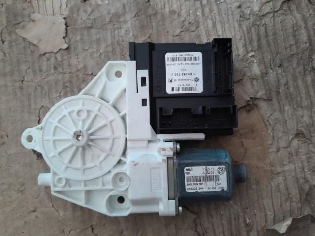 bontott VW TIGUAN Jobb első Ablakemelő Motor