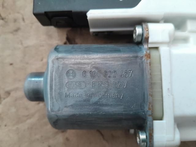 bontott VW TIGUAN Jobb első Ablakemelő Motor