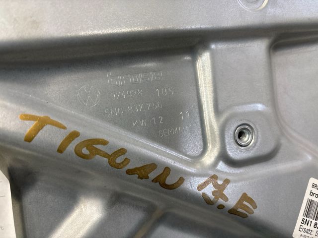 bontott VW TIGUAN Jobb első Ablakemelő Szerkezet (Elektromos)