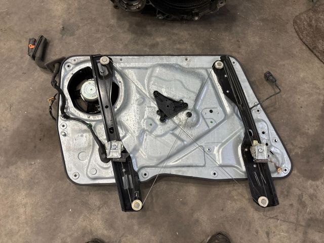 bontott VW TIGUAN Jobb első Ablakemelő Szerkezet (Elektromos)