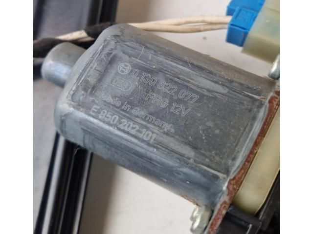 bontott VW TIGUAN Jobb első Ablakemelő Szerkezet (Elektromos)