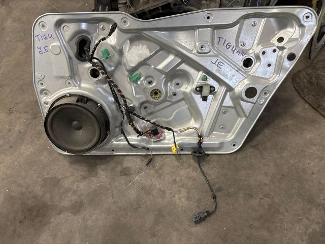 bontott VW TIGUAN Jobb első Ablakemelő Szerkezet (Elektromos)