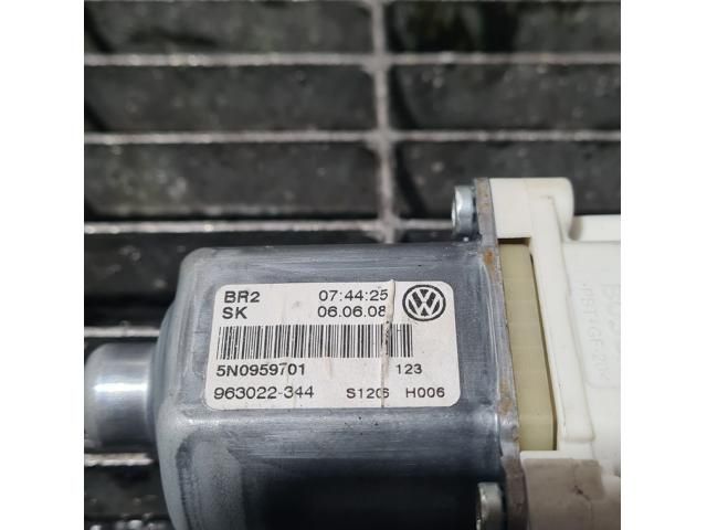 bontott VW TIGUAN Jobb első Ablakemelő Szerkezet (Elektromos)