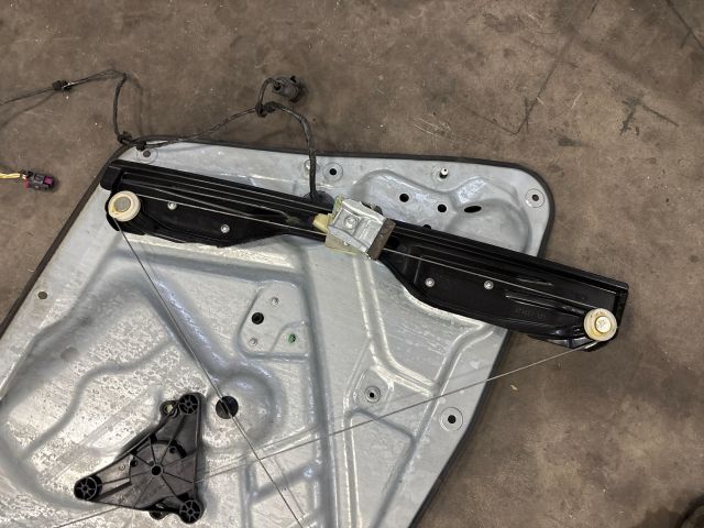 bontott VW TIGUAN Jobb első Ablakemelő Szerkezet (Elektromos)