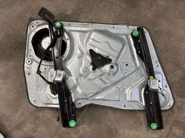 bontott VW TIGUAN Jobb első Ablakemelő Szerkezet (Elektromos)