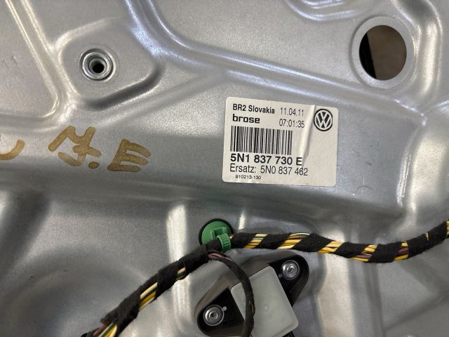 bontott VW TIGUAN Jobb első Ablakemelő Szerkezet (Elektromos)