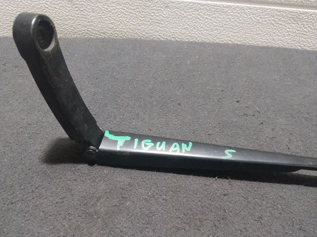 bontott VW TIGUAN Jobb első Ablaktörlő Kar